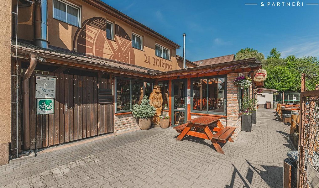 Prodej ubytovacího objektu 915 m², Hradec Králové – náhled fotky 9