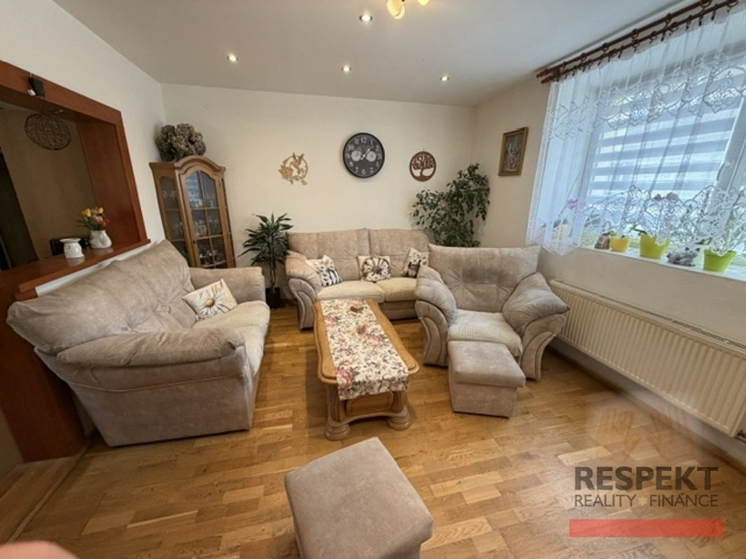Prodej domu 204 m² s pozemkem 375 m² — photo 2