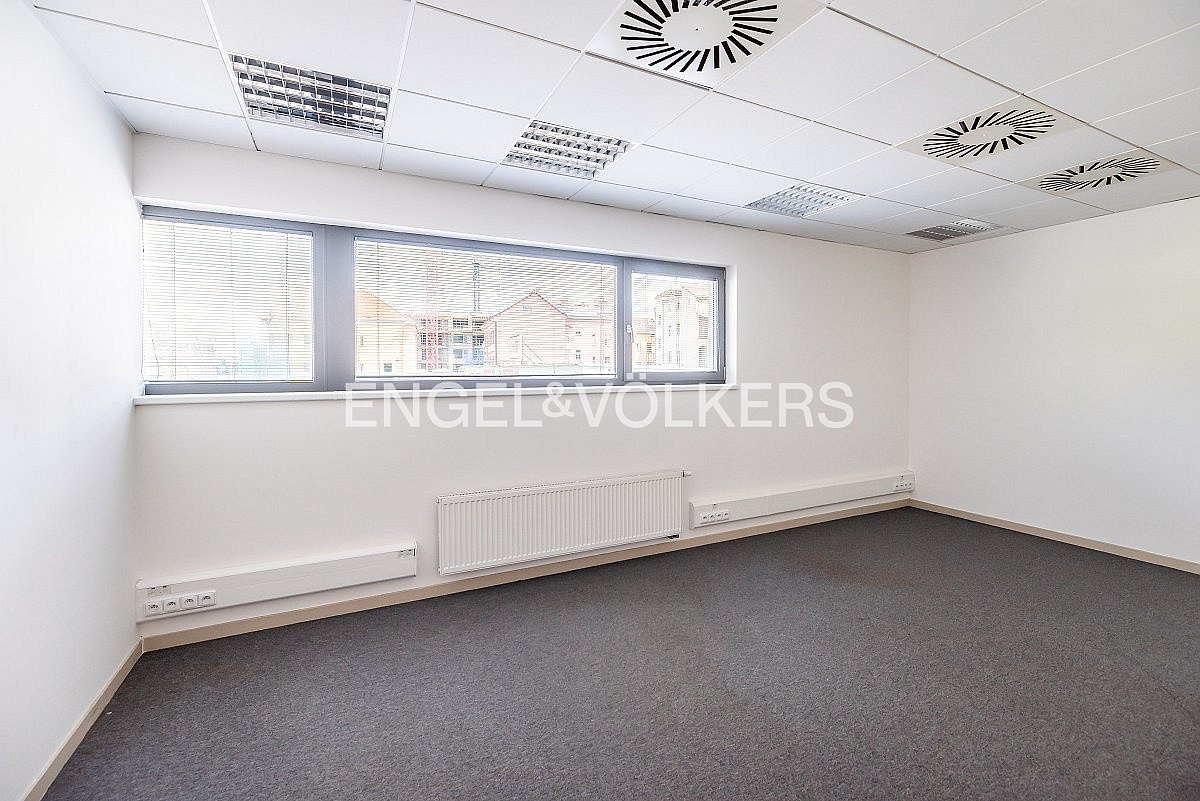 Pronájem kanceláře 130 m² — photo 3