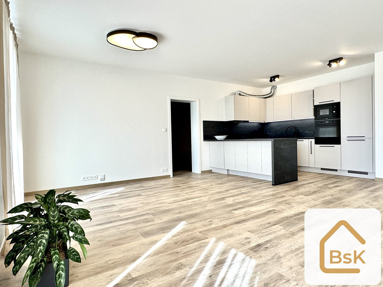 Pronájem bytu 3+kk 98 m² – fotografie 3