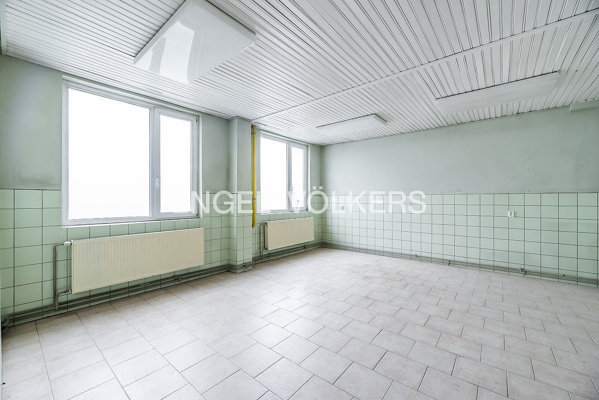 Pronájem komerčního objektu (jiného typu) 3 100 m² – fotografie 4