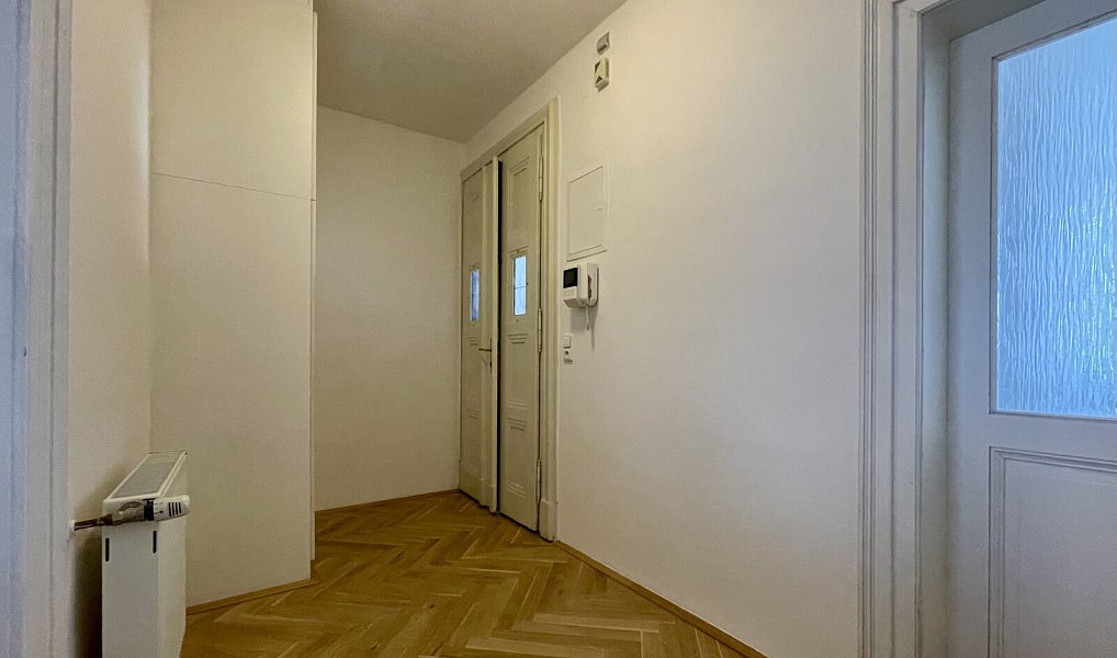 Pronájem bytu 1+1 62 m², Praha – náhled fotky 9
