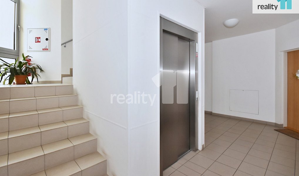 Prodej bytu 4+kk 93 m², Praha – náhled fotky 33
