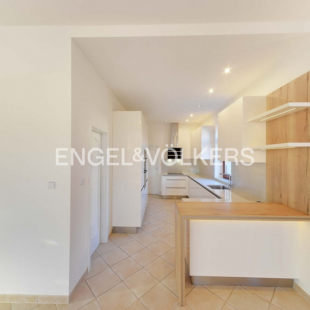 Pronájem domu 243 m² s pozemkem 718 m² – pohled 5