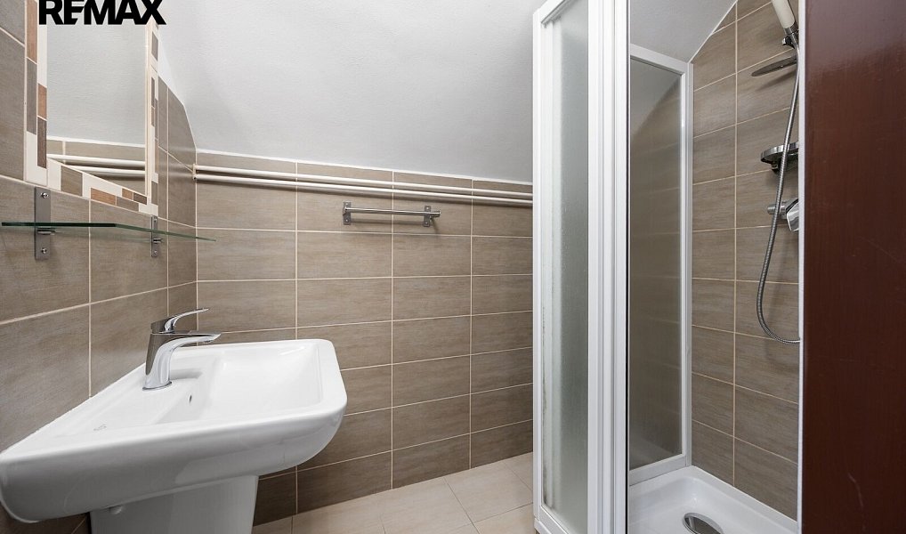 Prodej ubytovacího objektu 435 m², Hřensko – náhled fotky 32