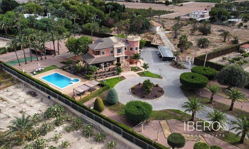 Prodej domu 500 m² s pozemkem 7 000 m²