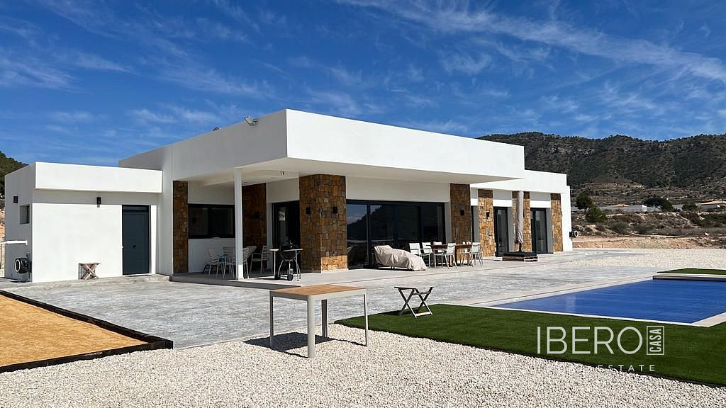 Prodej domu 227 m² s pozemkem 10 000 m² — photo 2