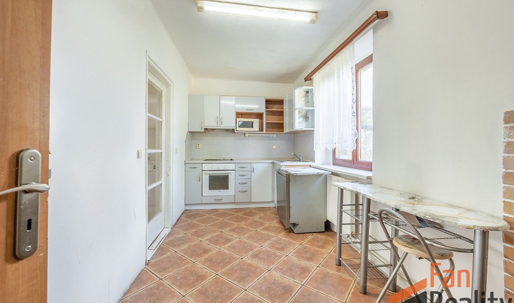 Prodej domu 218 m² s pozemkem 445 m², Hostouň – náhled fotky 2