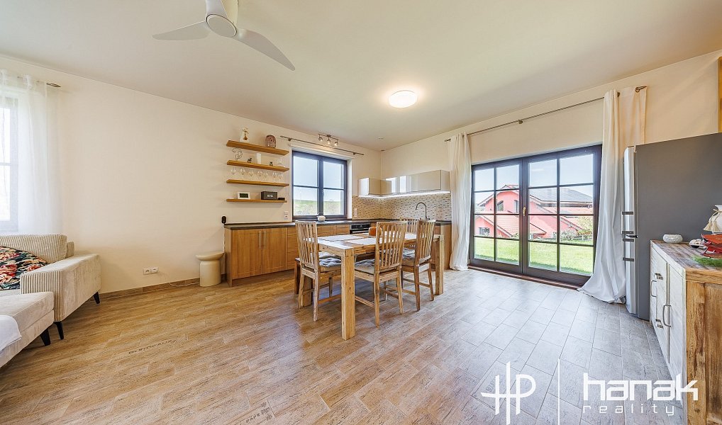 Prodej domu 170 m² s pozemkem 1 384 m², Oborná – náhled fotky 2