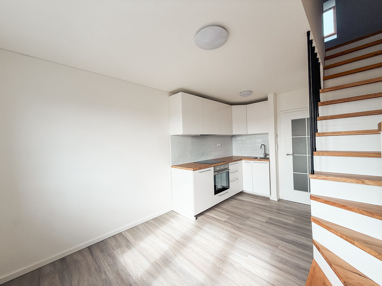 Pronájem bytu 2+kk 30 m² – fotografie 3