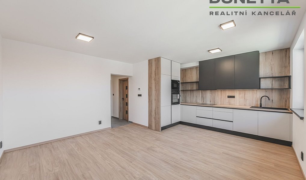 Pronájem bytu 2+kk 52 m², Hradec Králové – náhled fotky 3