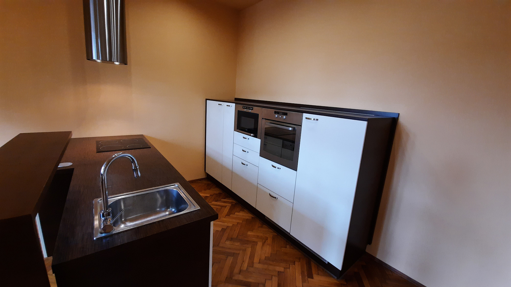 Pronájem bytu 2+kk 56 m² – fotografie 3