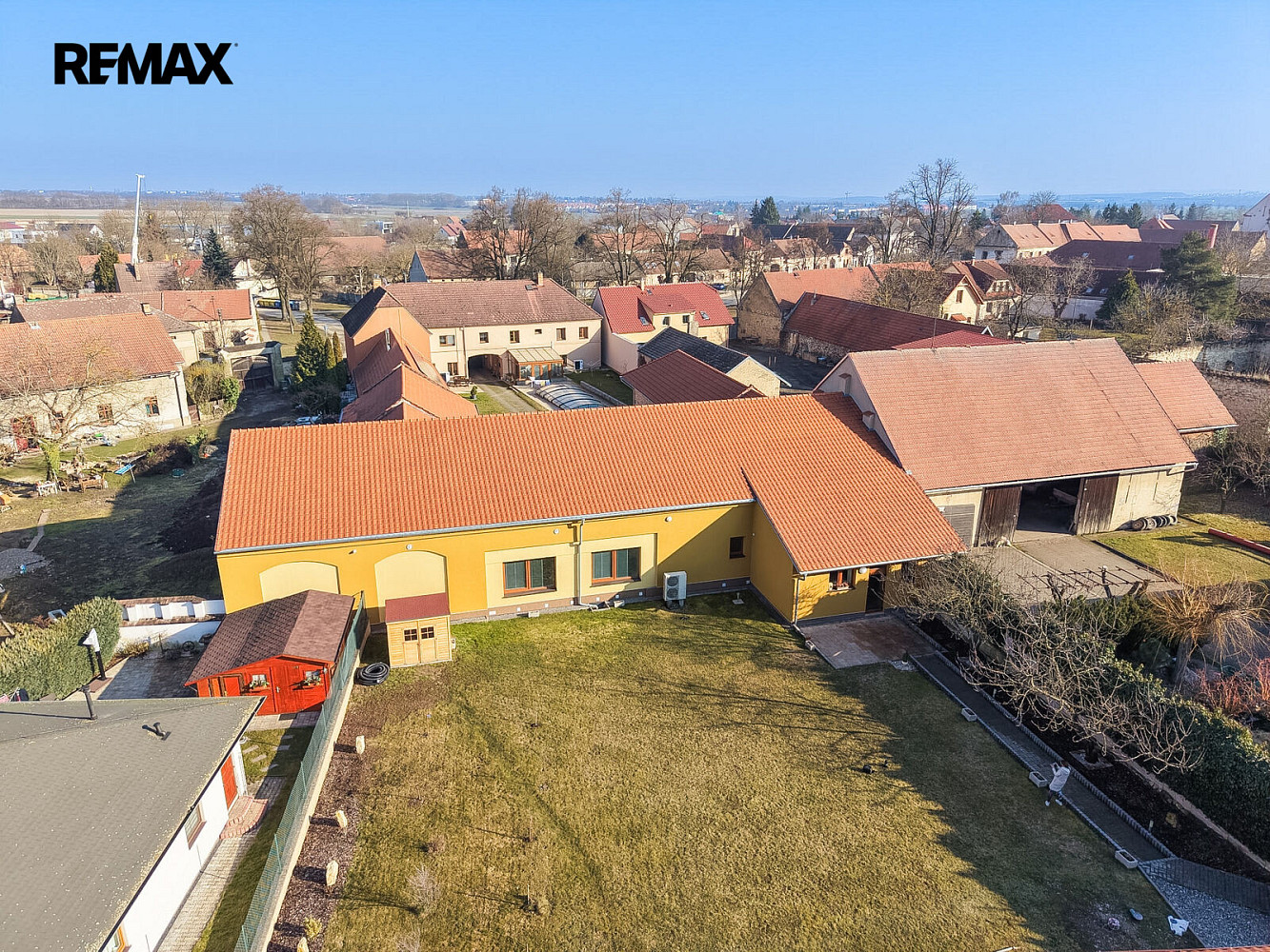 Pronájem obchodních prostor 380 m² – fotografie 2