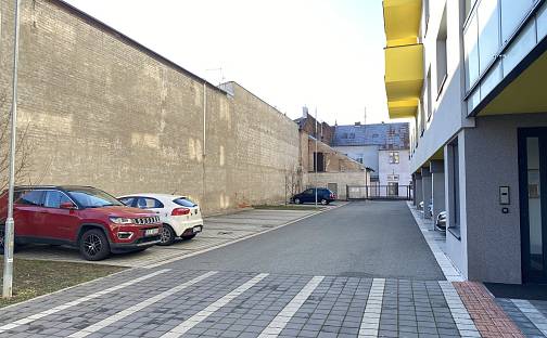 Pronájem parkovacího stání, Pardubice, Bratranců Veverkových, Pardubice - Zelené Předměstí