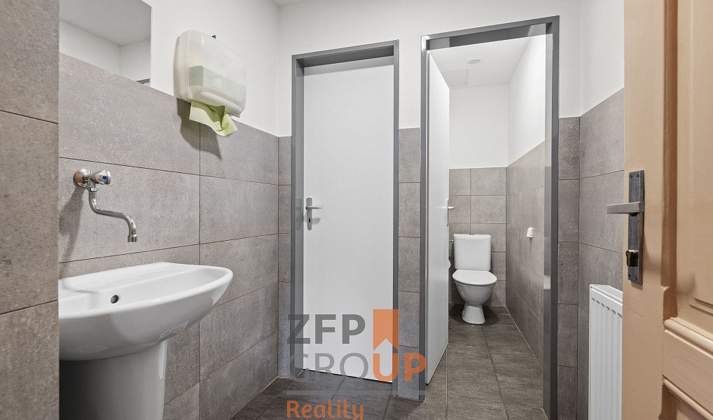 Prodej domu 1 200 m² s pozemkem 381 m², Náchod – náhled fotky 22