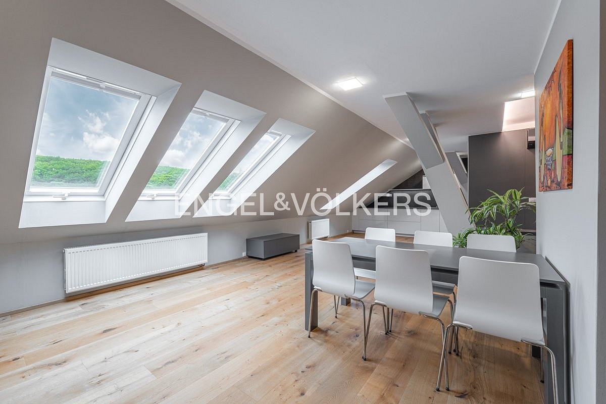 Pronájem bytu 4+kk 135 m² — photo 2