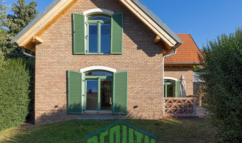Prodej domu 212 m² s pozemkem 383 m², Praha – náhled fotky 2