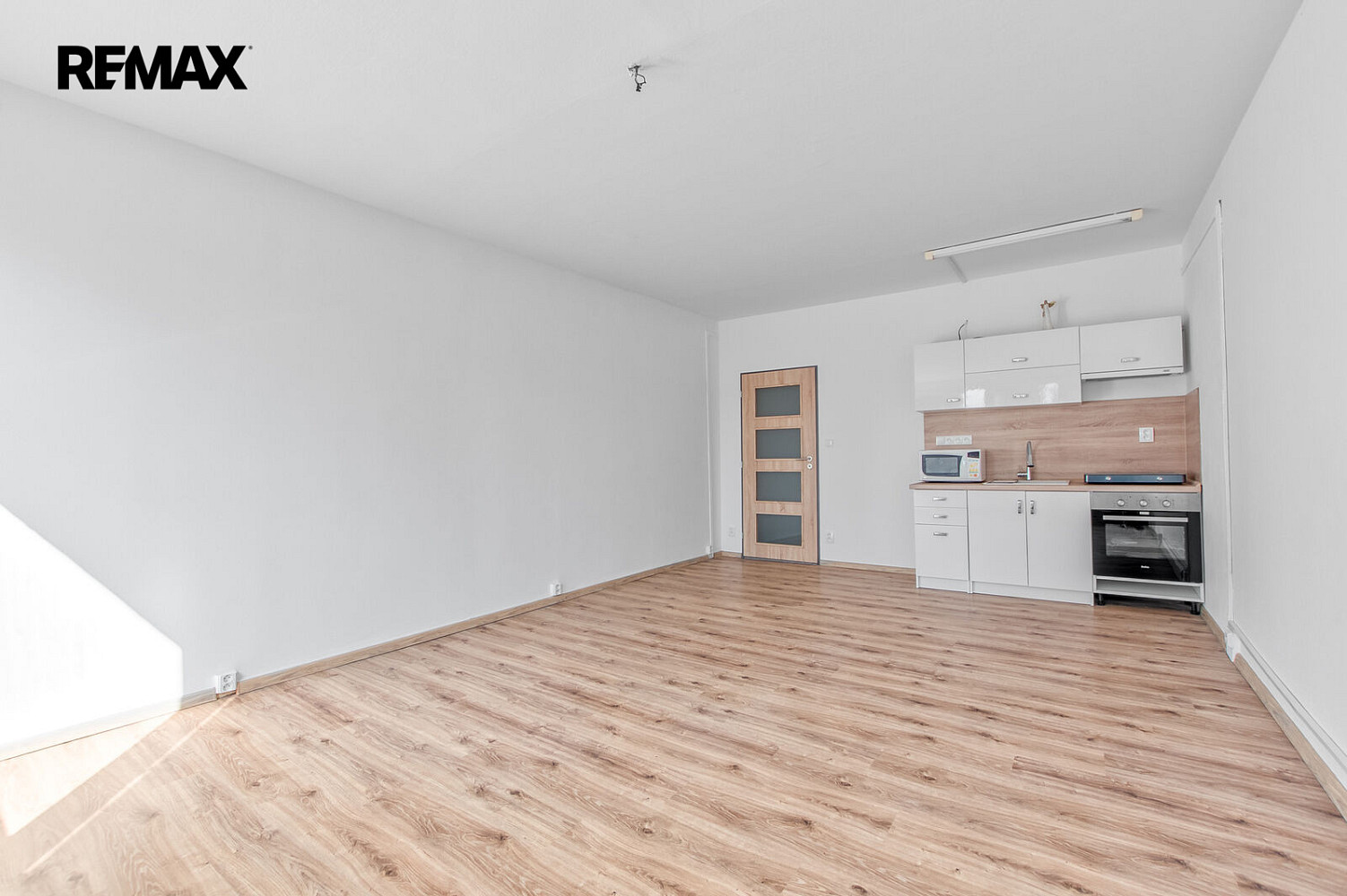 Pronájem bytu 1+kk 32 m² – fotografie 2
