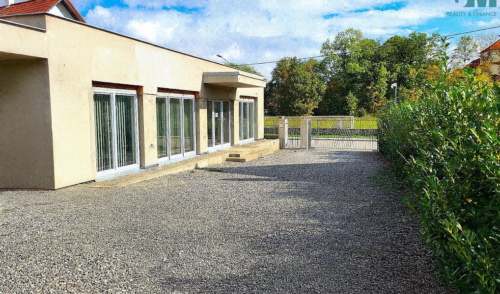 Moderní sídlo pro podnikání a bydlení komfort, styl a energetická úspora v jednom — foto 3