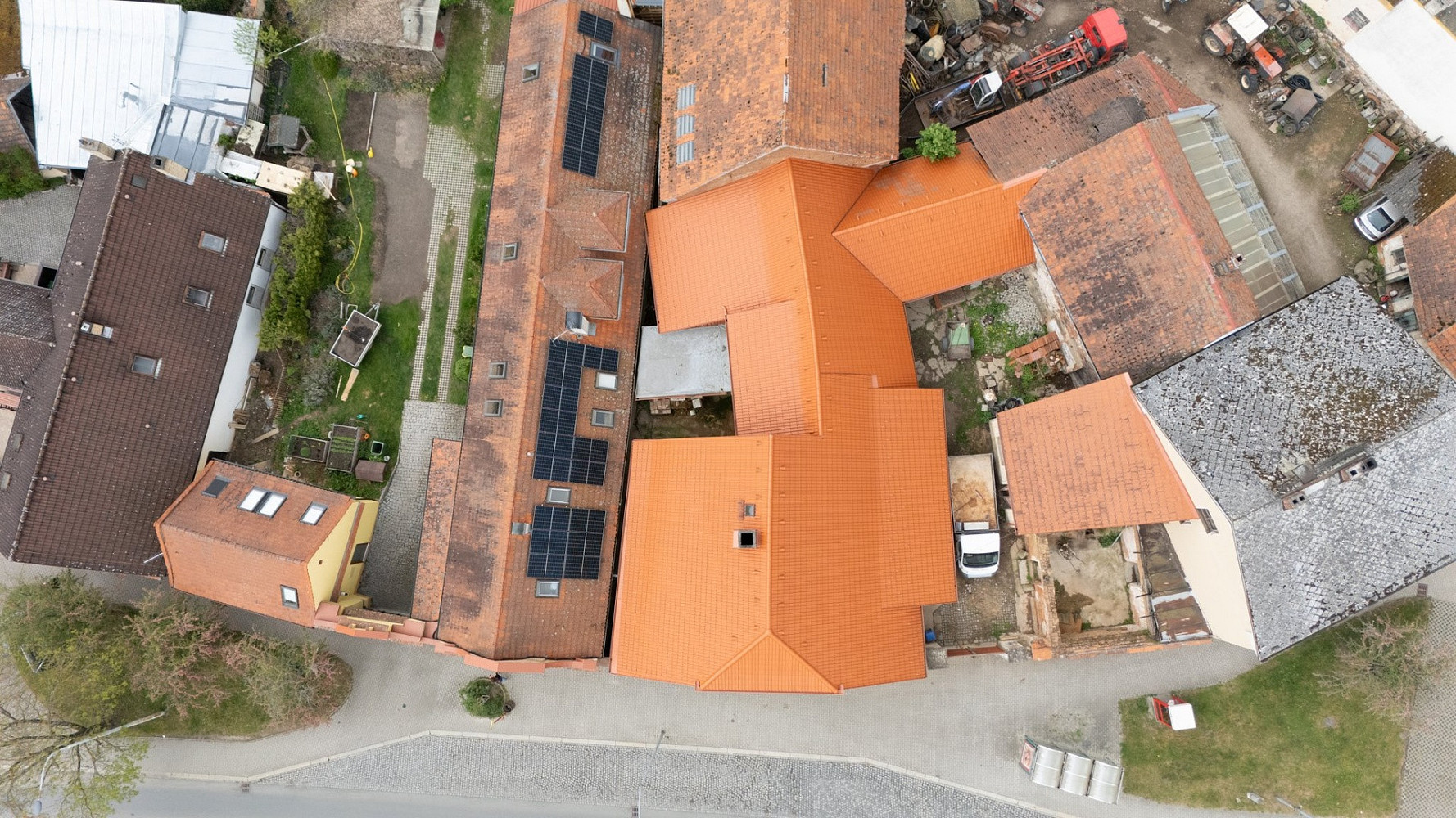 Prodej nájemního domu, činžáku 764 m² — photo 3