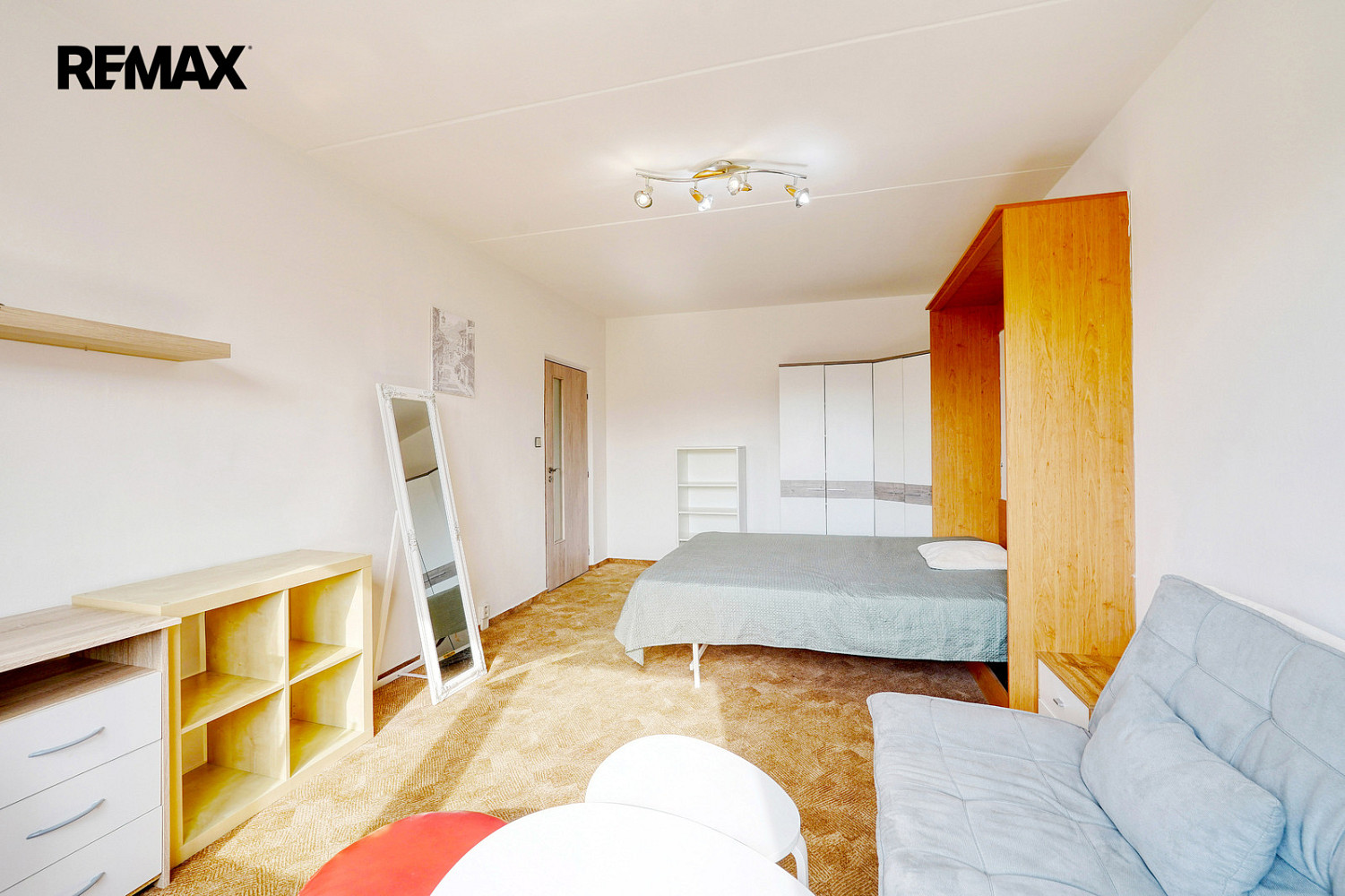 Pronájem bytu 1+1 39 m² - Widok 2