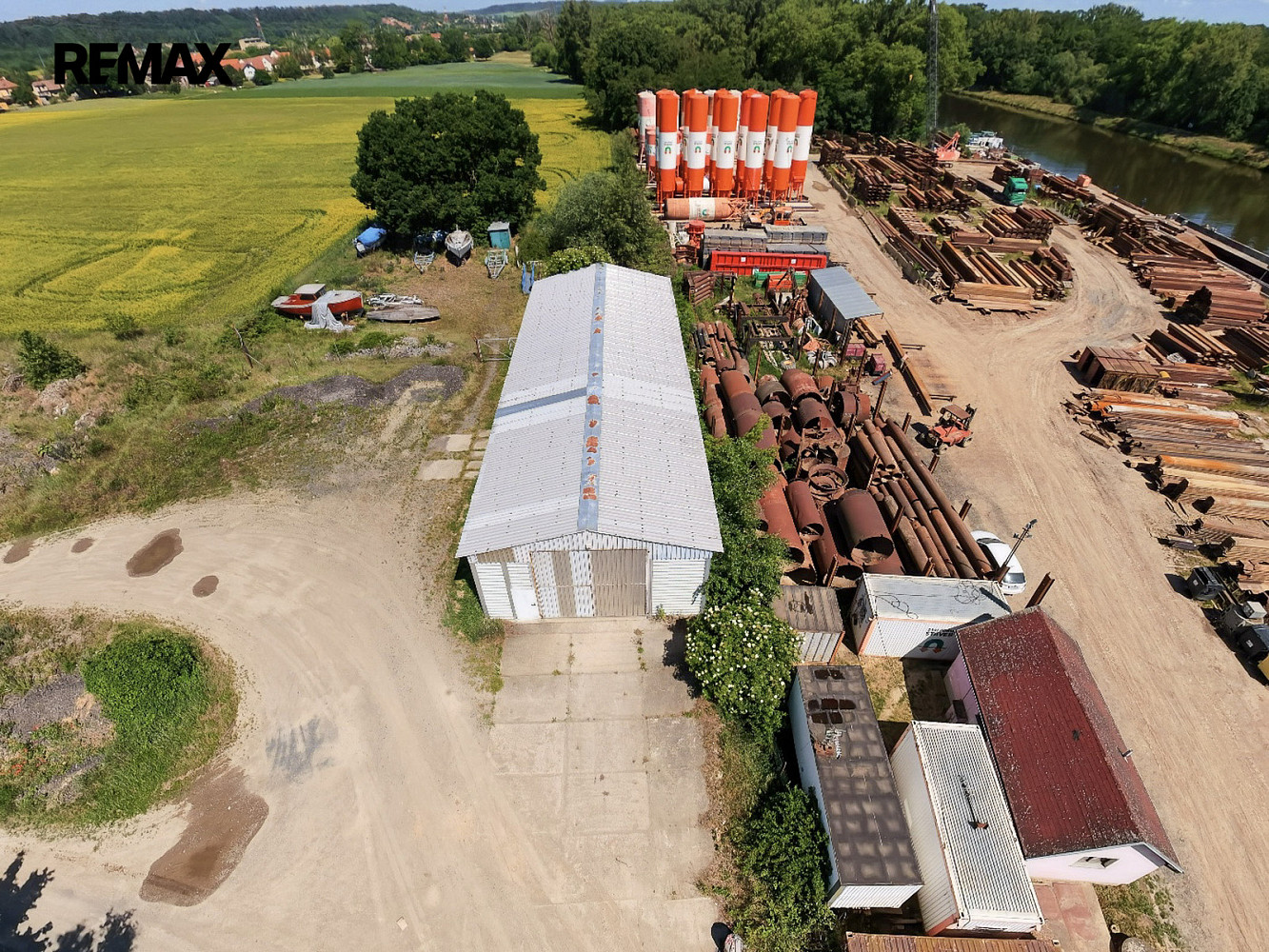 Pronájem obchodních prostor 330 m² – fotografie 3