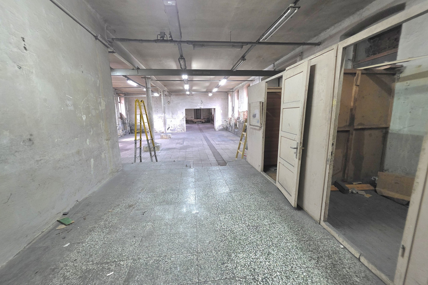 Pronájem výrobních prostor 3 768 m² – fotografie 4