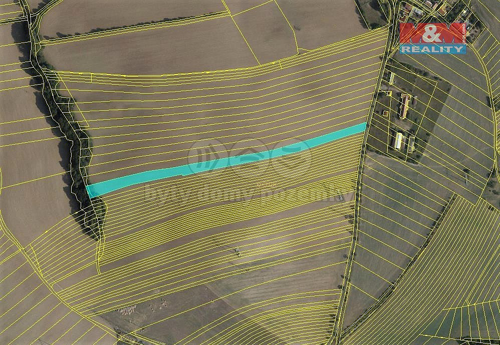Prodej pole 1 371 m²