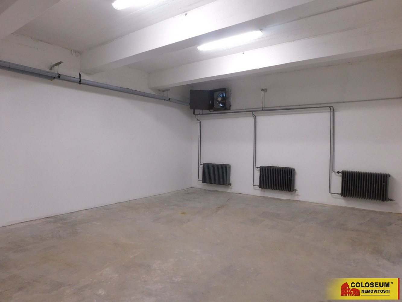 Pronájem skladovacích prostor 166 m²