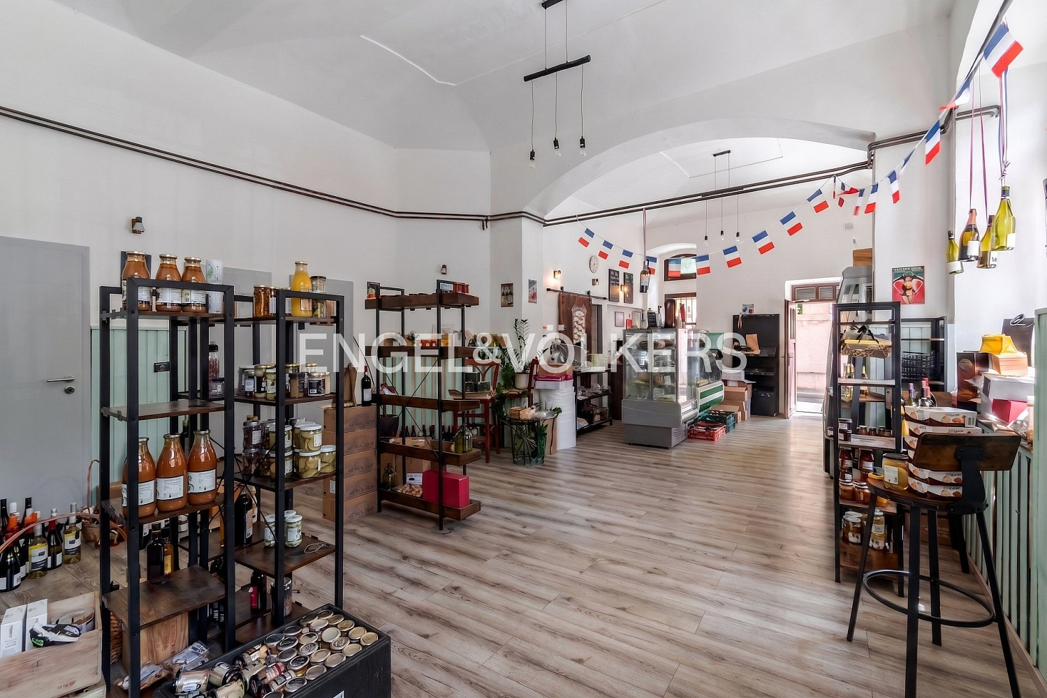 Pronájem obchodních prostor 151 m² – fotografie 2