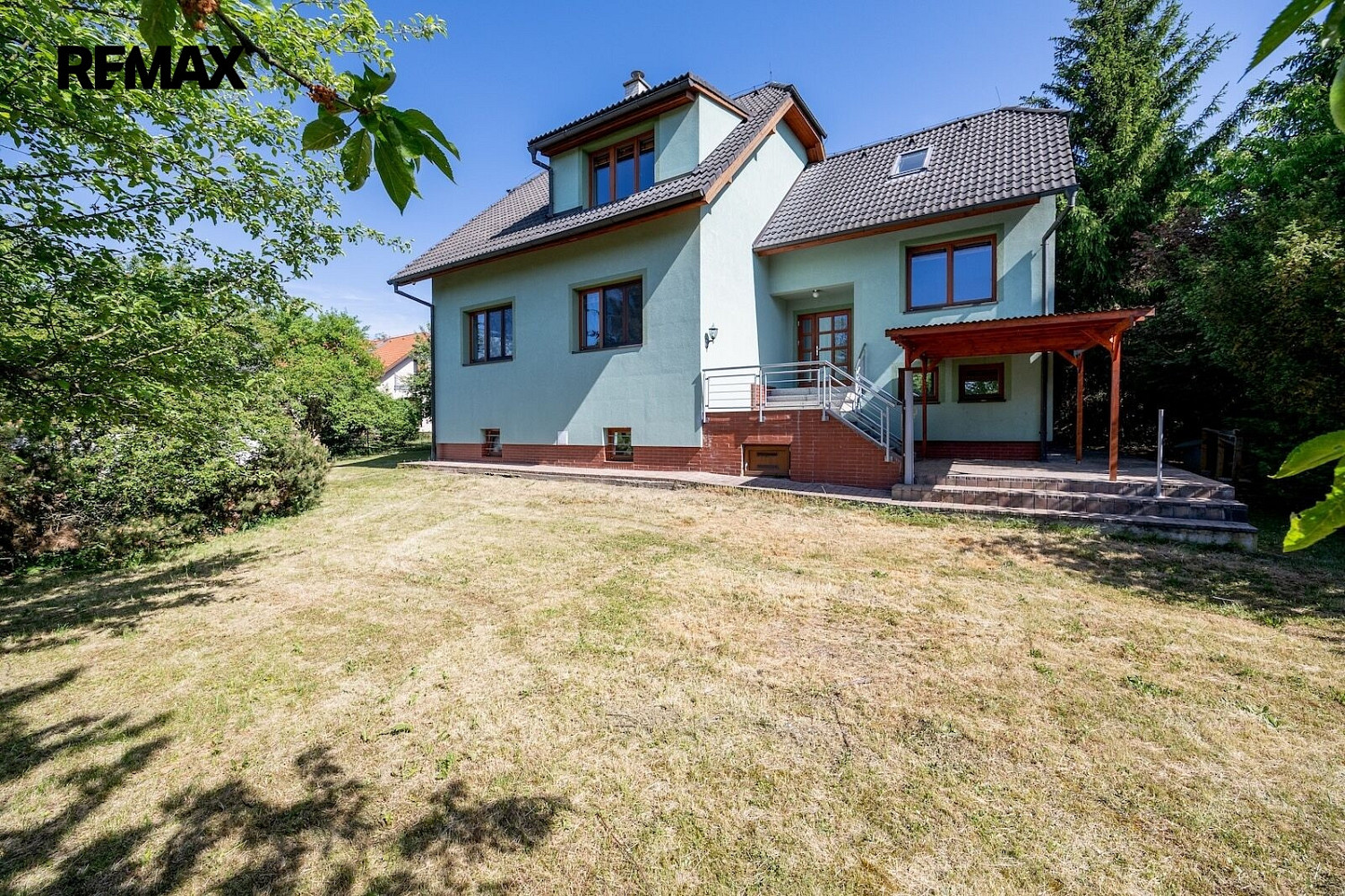 Prodej domu 210 m² s pozemkem 1 140 m²