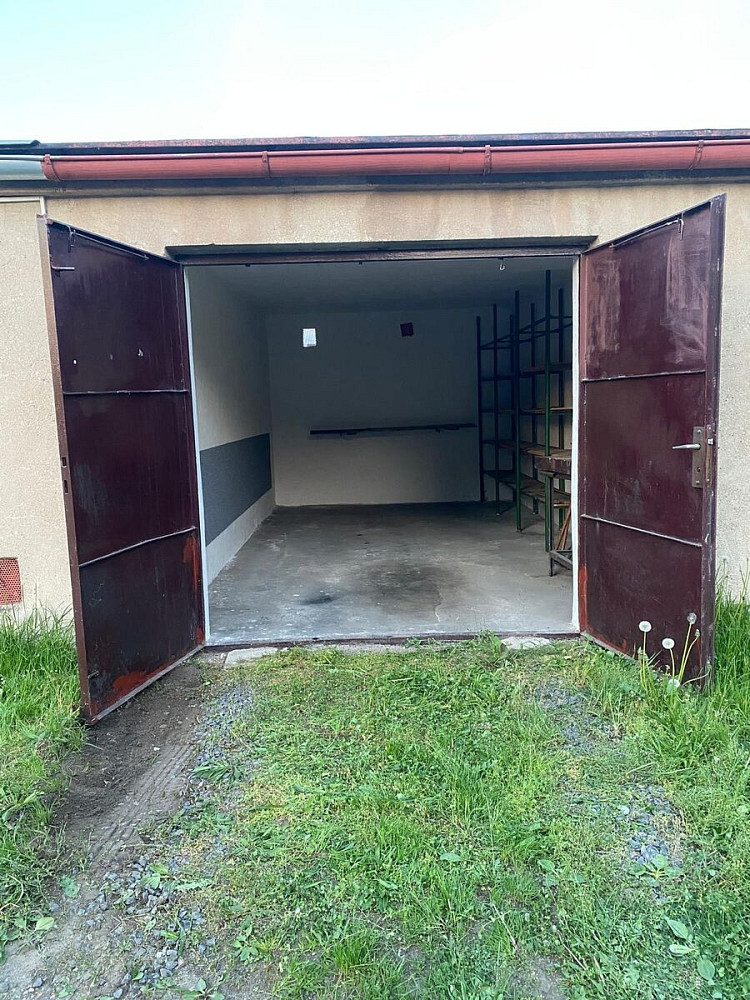 Garáž v kostelci nad orlicí na ulici sadová