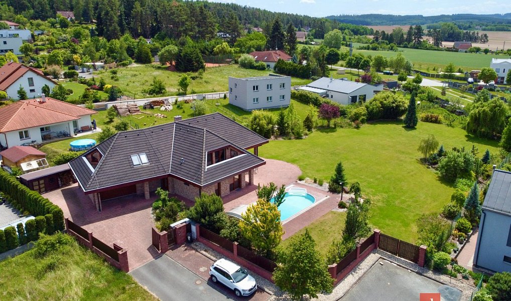 Prodej domu 372 m² s pozemkem 2 751 m², Štěnovice – náhled fotky 47