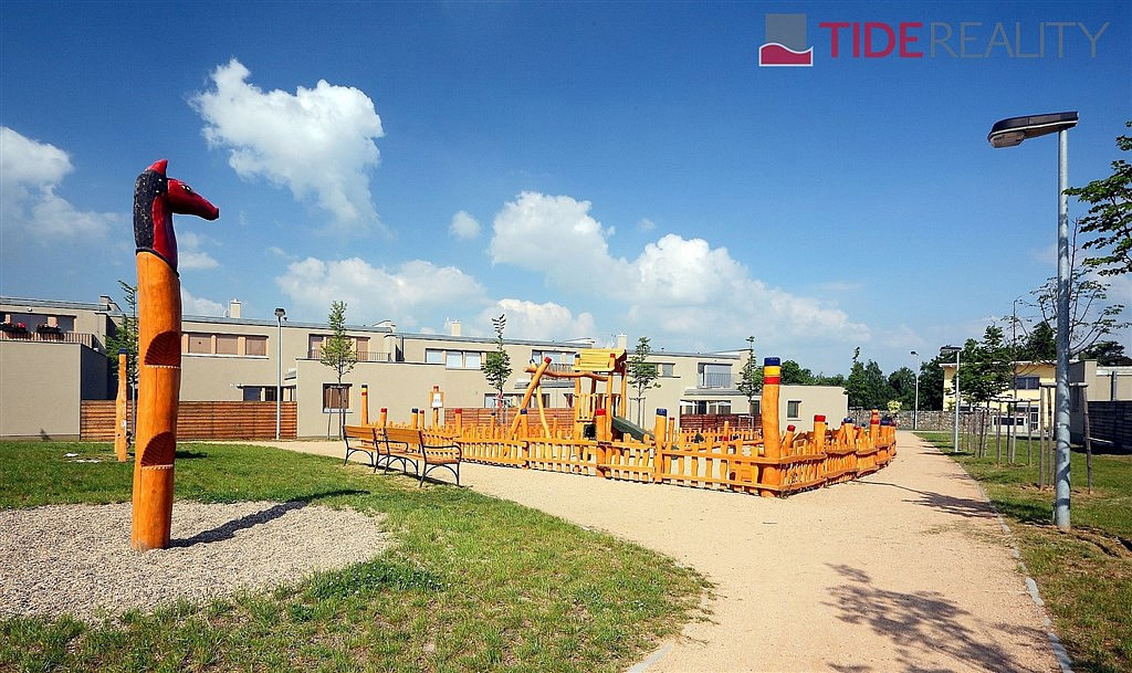 Prodej stavebního pozemku 890 m² – pohled 3