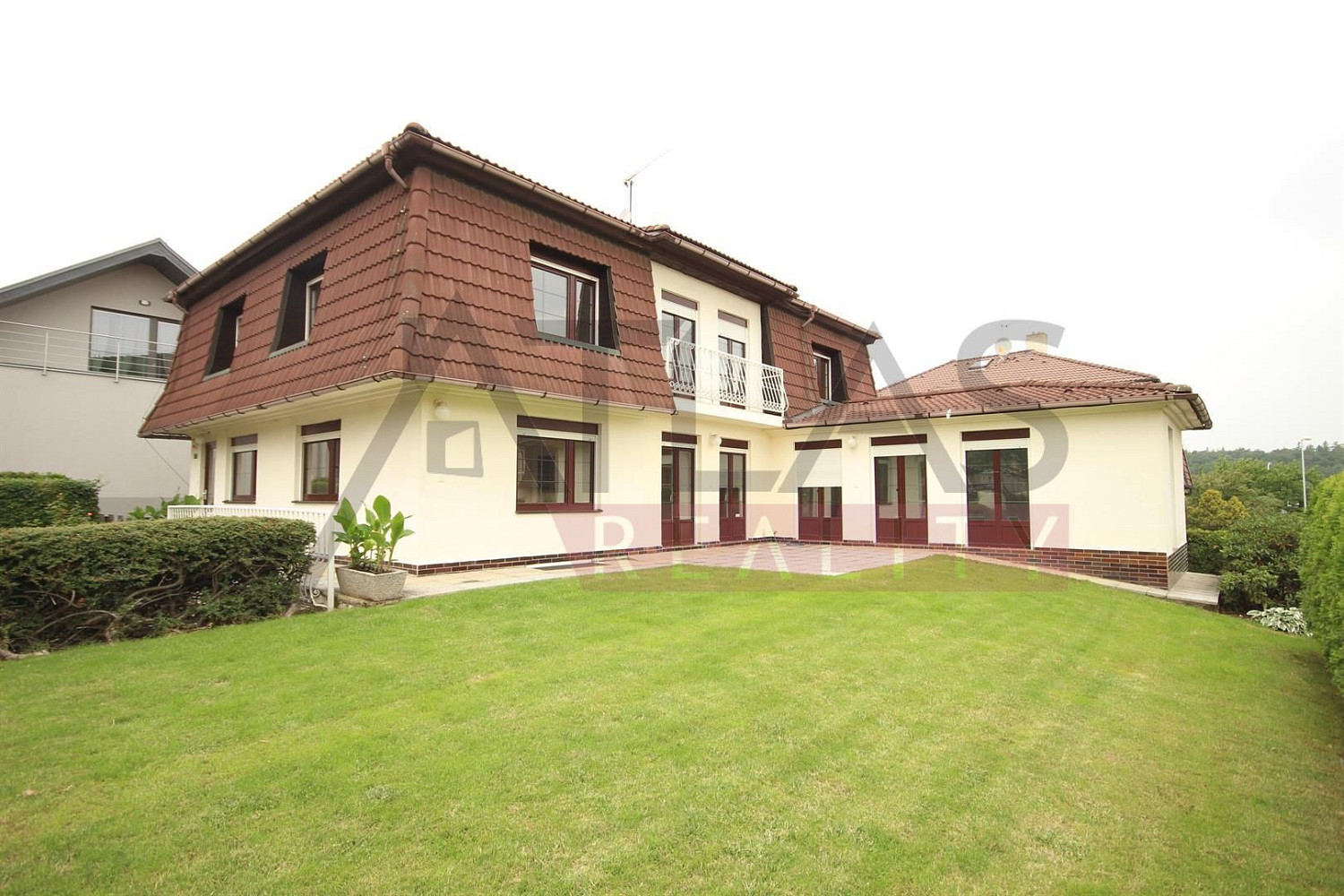Pronájem domu 365 m² s pozemkem 650 m²