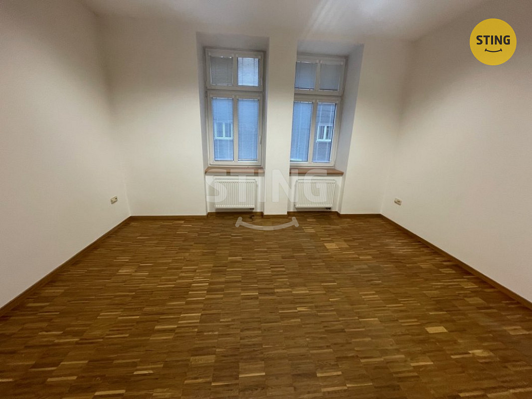 Pronájem kanceláře 42 m² – fotografie 2