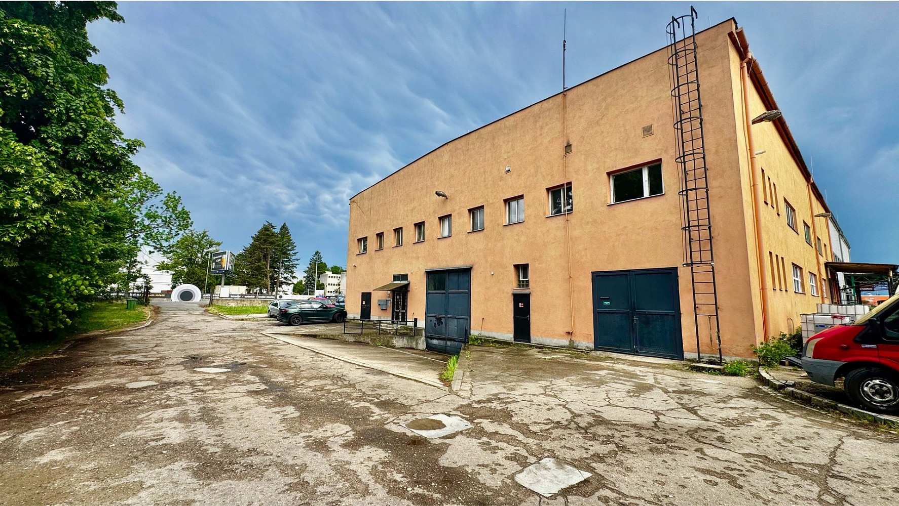 Prodej výrobních prostor 1 574 m²