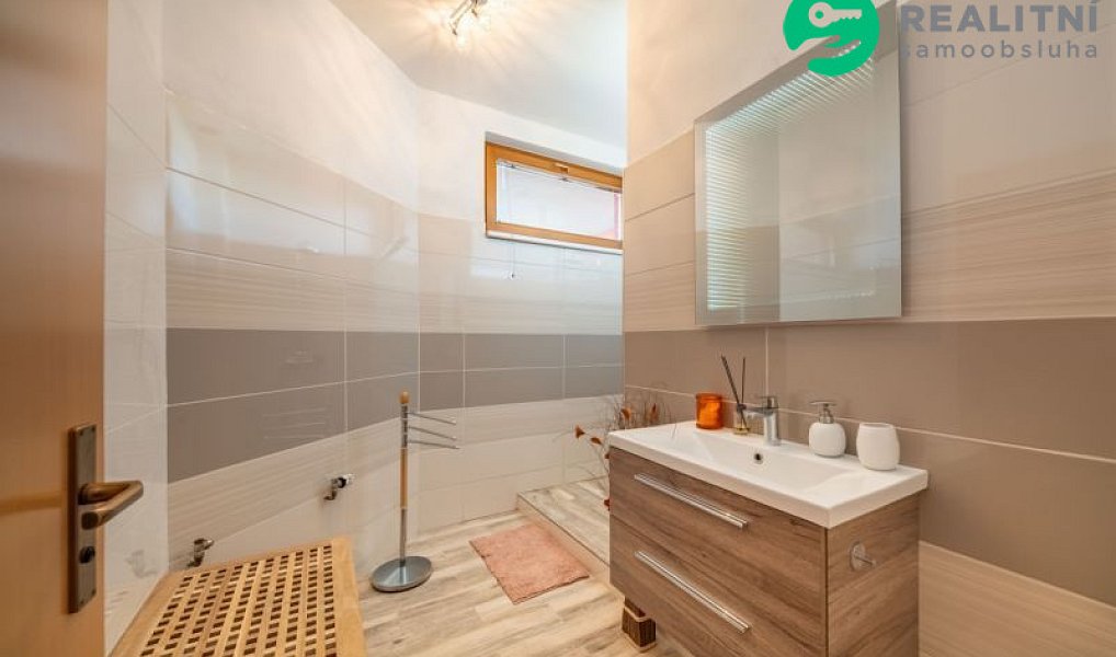 Prodej domu 257 m² s pozemkem 1 726 m², Tasovice – náhled fotky 21