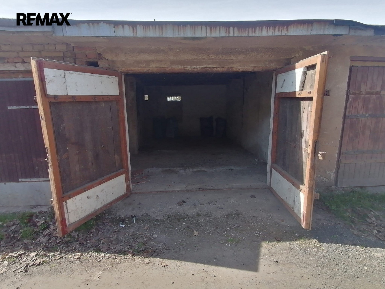 Prodej zděné garáže 24 m2, bílina, teplické předměstí — photo 3