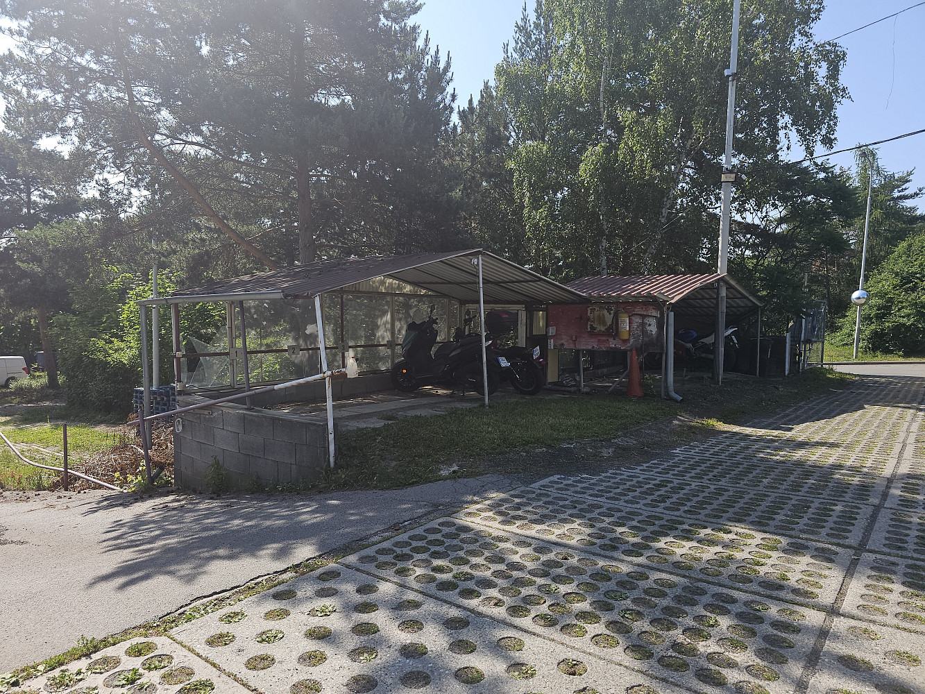 prodej objektu s vedlejšími stavbami - Modřany – pohled 3