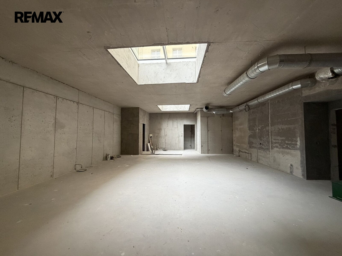 Commercial property, 159 m²