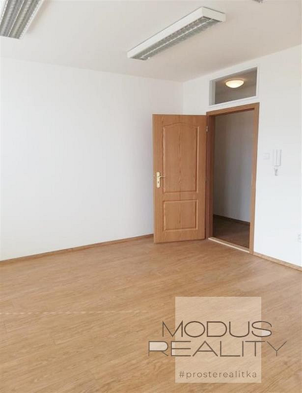 Pronájem kanceláře 43 m² — photo 3