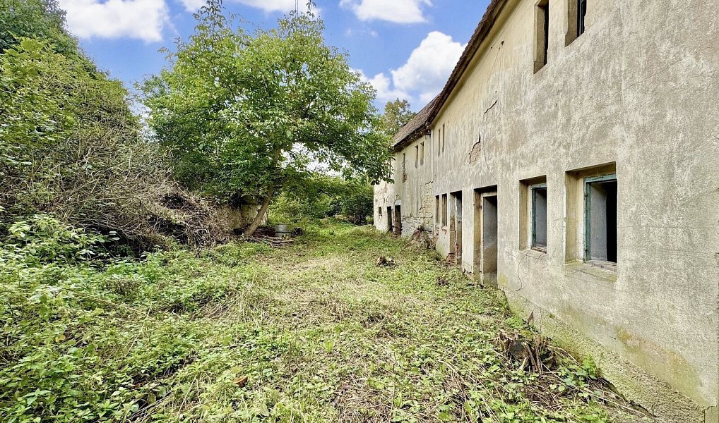 Prodej stavebního pozemku 889 m², Holedeč – náhled fotky 3