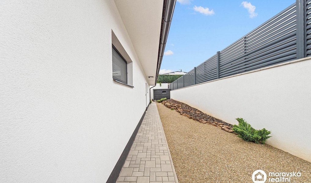 Prodej domu 199 m² s pozemkem 700 m², Hajany – náhled fotky 30
