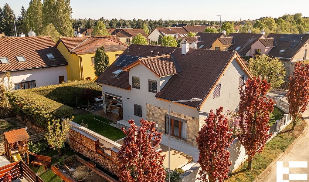 Prodej domu 227 m² s pozemkem 513 m², Zeleneč – náhled fotky 52