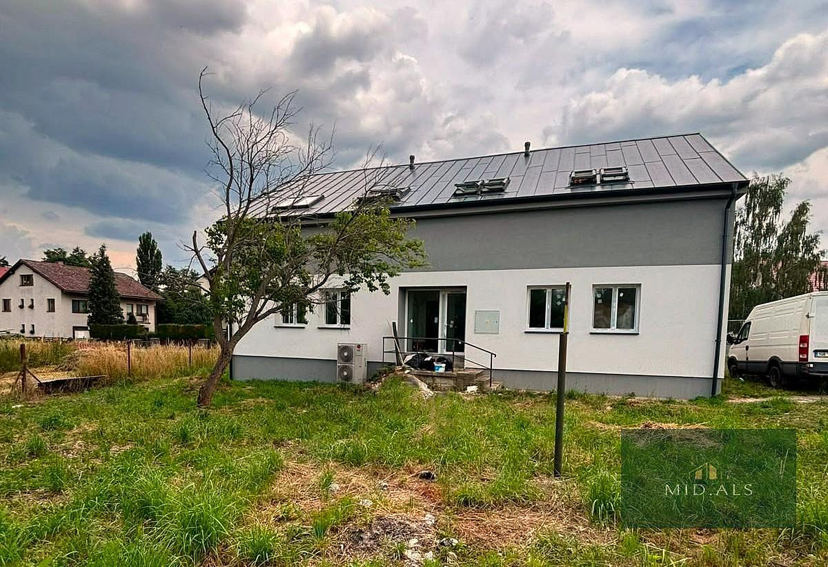 Pronájem domu 100 m² s pozemkem 1 000 m²