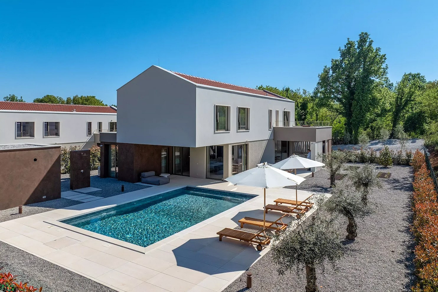 Prodej domu 283 m² s pozemkem 2 699 m²