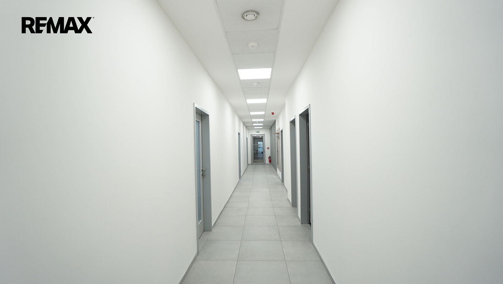 Pronájem kanceláře 200 m² – fotografie 3