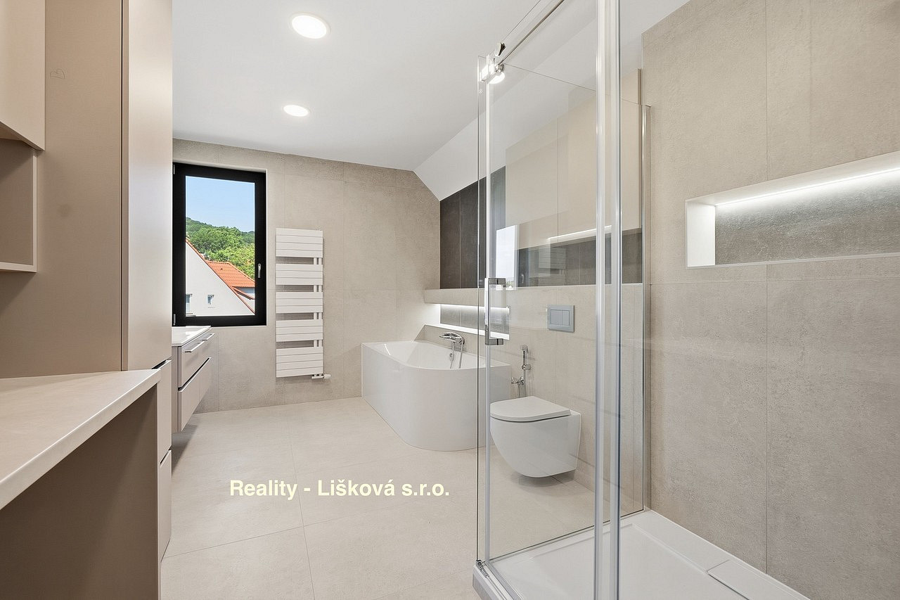 Pronájem bytu 4+kk 151 m² – fotografie 5