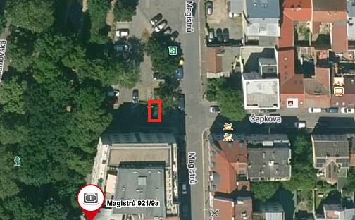 Pronájem prostorného parkovacího stání v Nuslích, Magistrů, Praha 4 - Michle